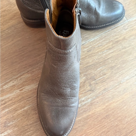 Franco Sarto Elin Gray Leather Ankle Boots Zip Pull Tab Size 9 - Picture 3 of 8